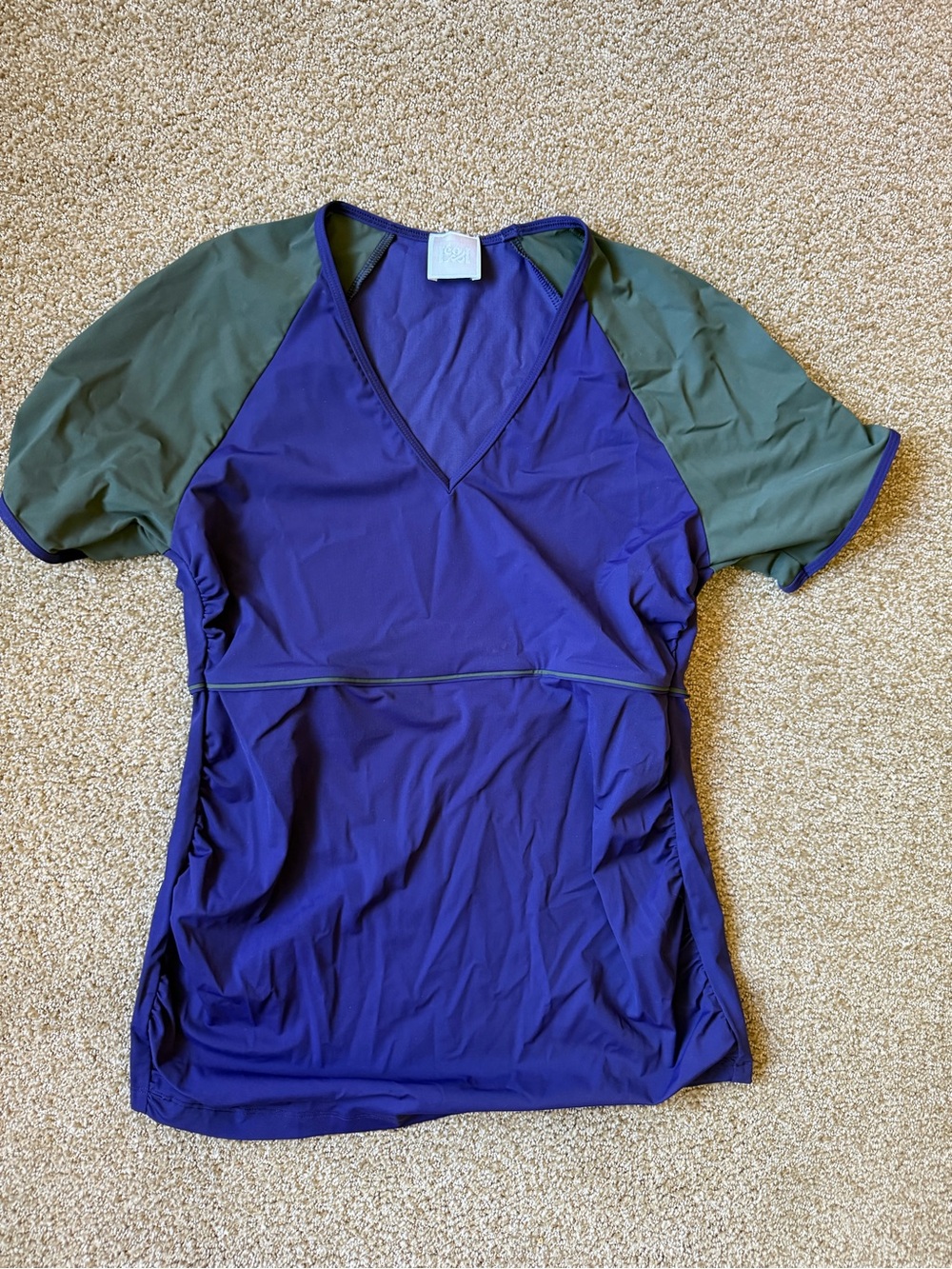 Activewear set: V-Neck Purple/ green Maternity Active shirt/ pants set.like new.